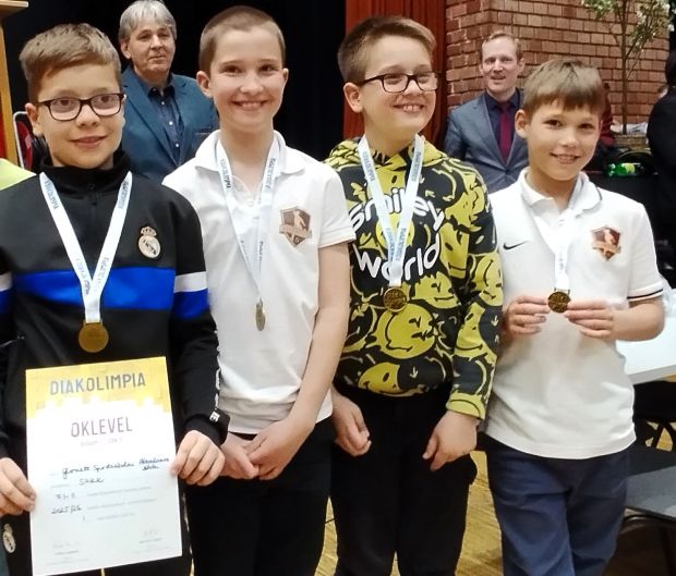 A Gloriett Sportiskola csapatában balról a 2. Hanti Sámuel